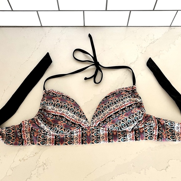 Top Bikini Kona Sol A Righe Nero E Bianco, Collo Alto Con Torsione, Taglia XS